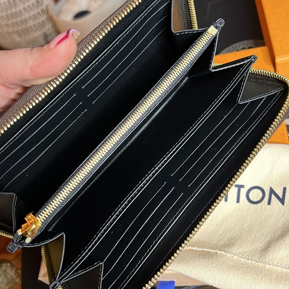 •NIB Louis Vuitton Giant Reverse wallet - Picture 3 of 4